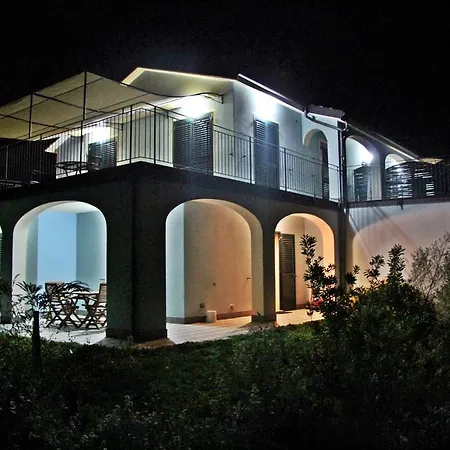 阿苏拉布瑞齐纳农家乐 里瓦利古雷